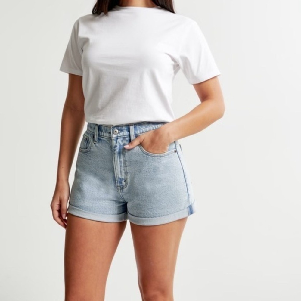 Women's High Rise Mom Curve Love Light Blue Denim Shorts - Picture 3 of 10